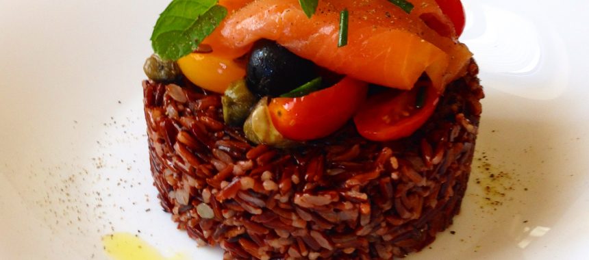 Red rice with smoked salmon